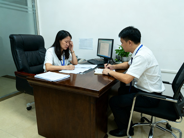 讨债人真的能通过自我提升策略显著提高职业能力吗？